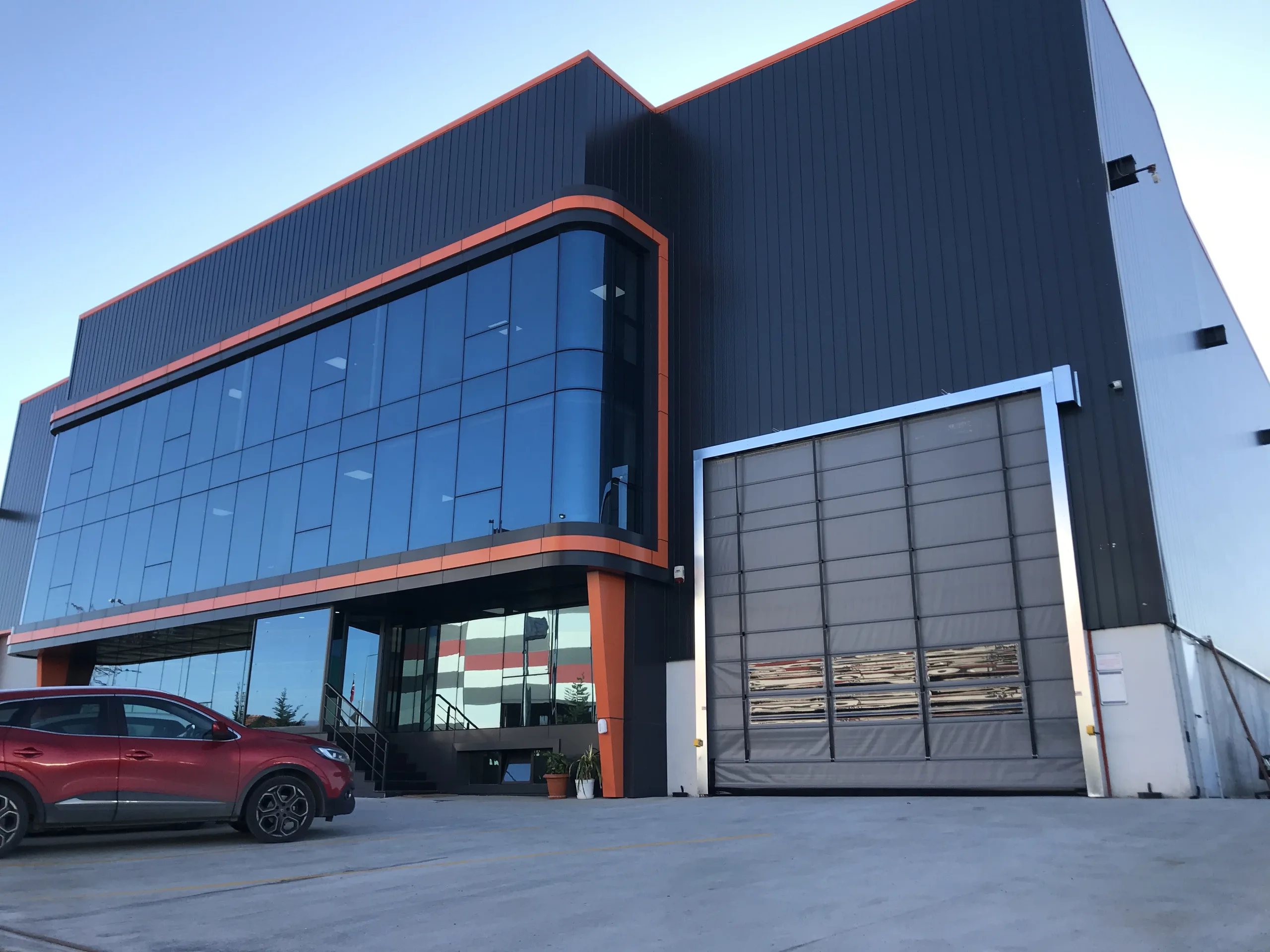 Snelloopdeuren – ISO Flex hangar doors Snelloopdeuren - ISO Flex hangar doors