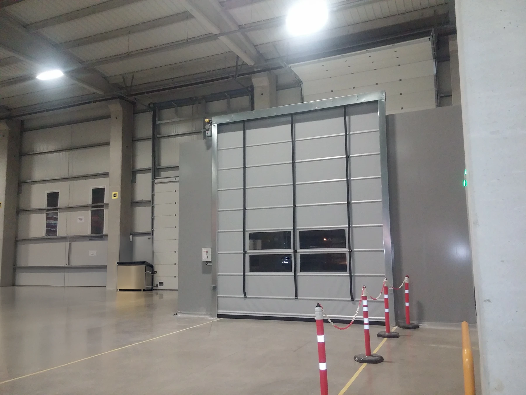 Snelloopdeuren voor logistiek en magazijnen